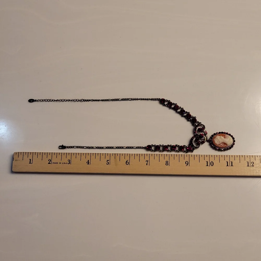 Cameo Pendant With Deep Blood Red Crystals Gunmetal-tone Choker Necklace PoFJ - Picture 5 of 16